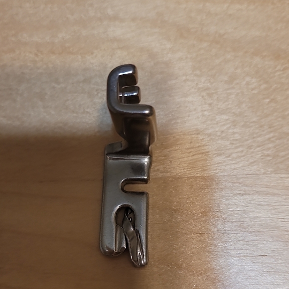 Singer Sewing Machine Attachments - Picture 8 of 8